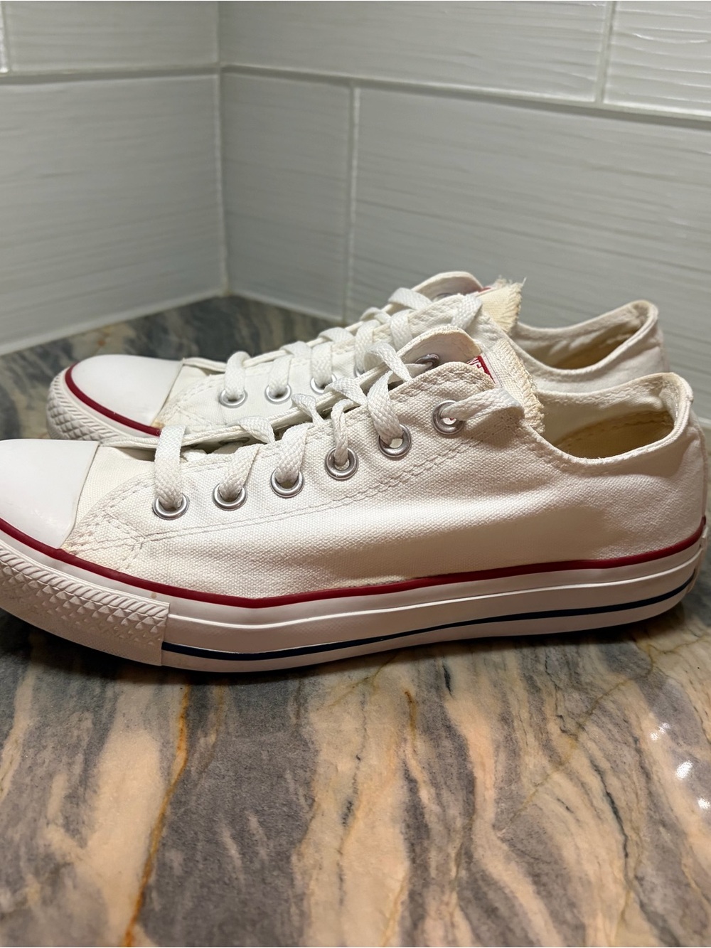 Converse Chuck Taylor Shoes Womens 9 Men 7 White Canvas Low Top Lace Up Sneakers